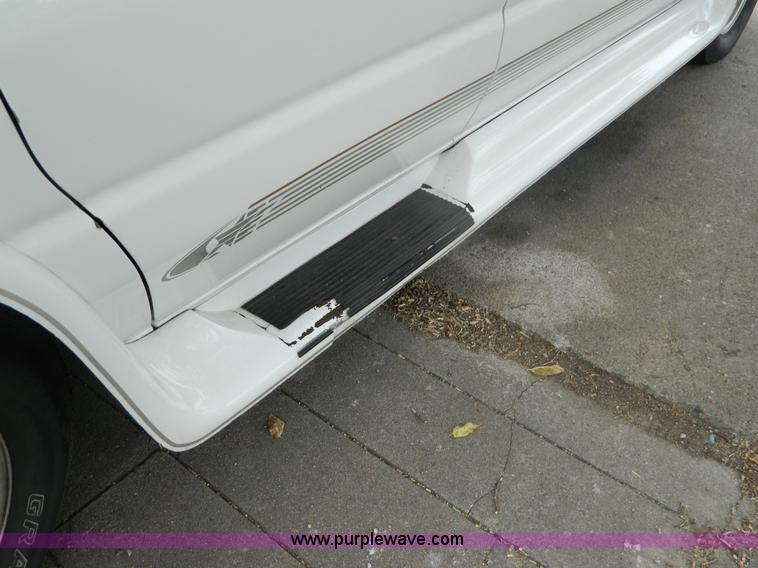 image for item B3921 1999 Ford Econoline E150 van