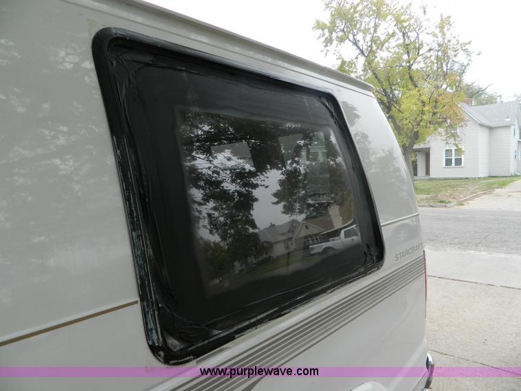 image for item B3921 1999 Ford Econoline E150 van