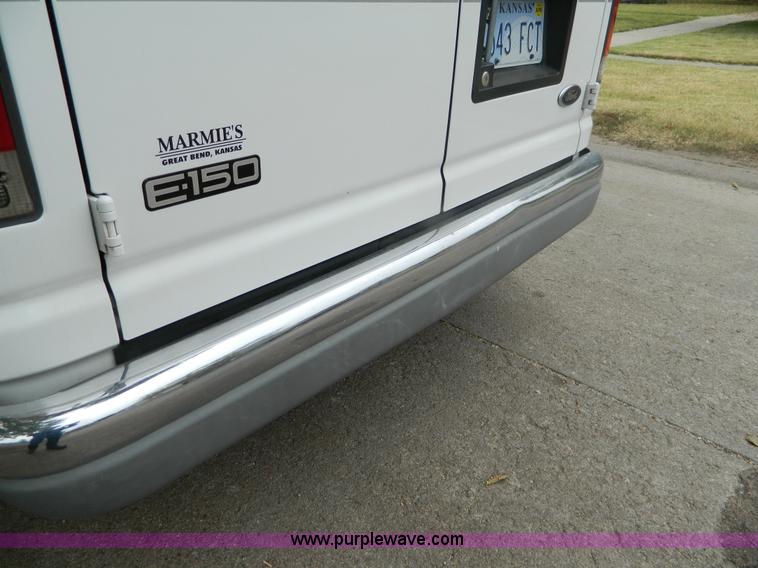 image for item B3921 1999 Ford Econoline E150 van