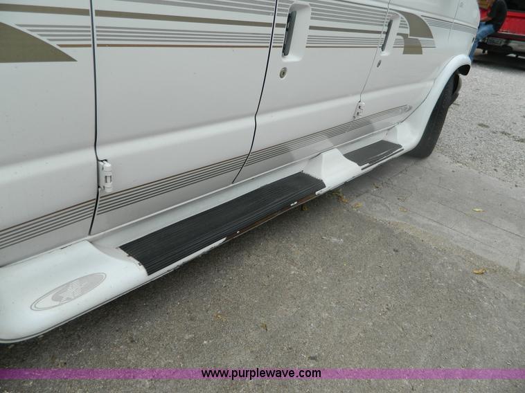 image for item B3921 1999 Ford Econoline E150 van