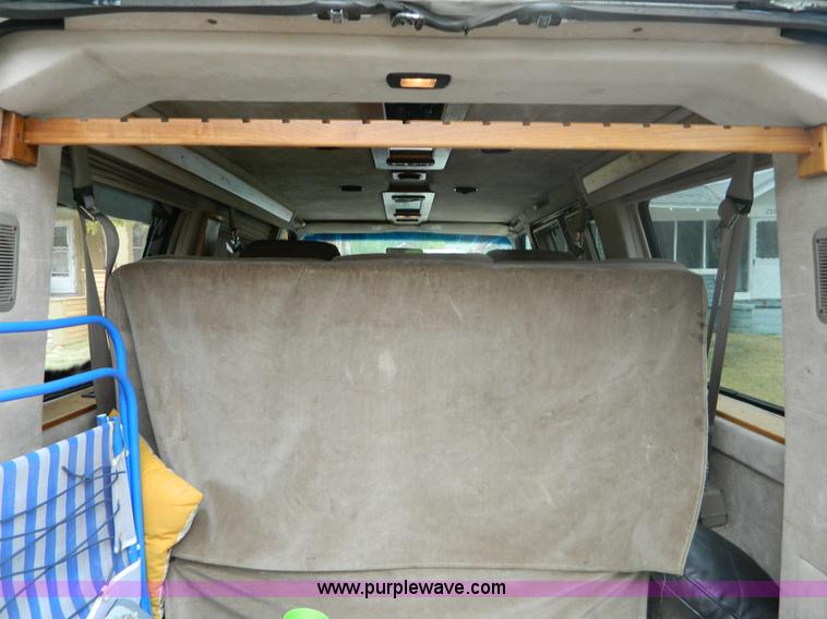 image for item B3921 1999 Ford Econoline E150 van