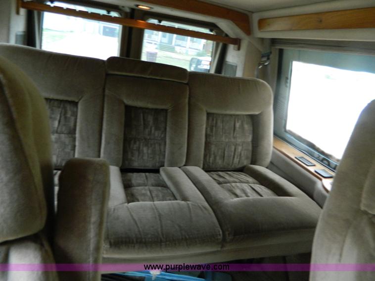 image for item B3921 1999 Ford Econoline E150 van