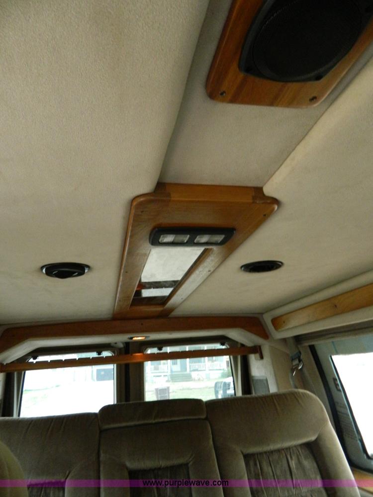 image for item B3921 1999 Ford Econoline E150 van