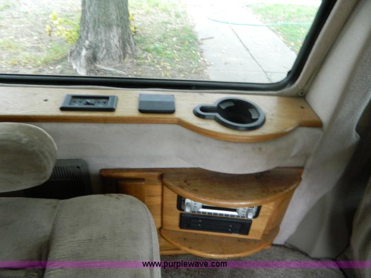 image for item B3921 1999 Ford Econoline E150 van
