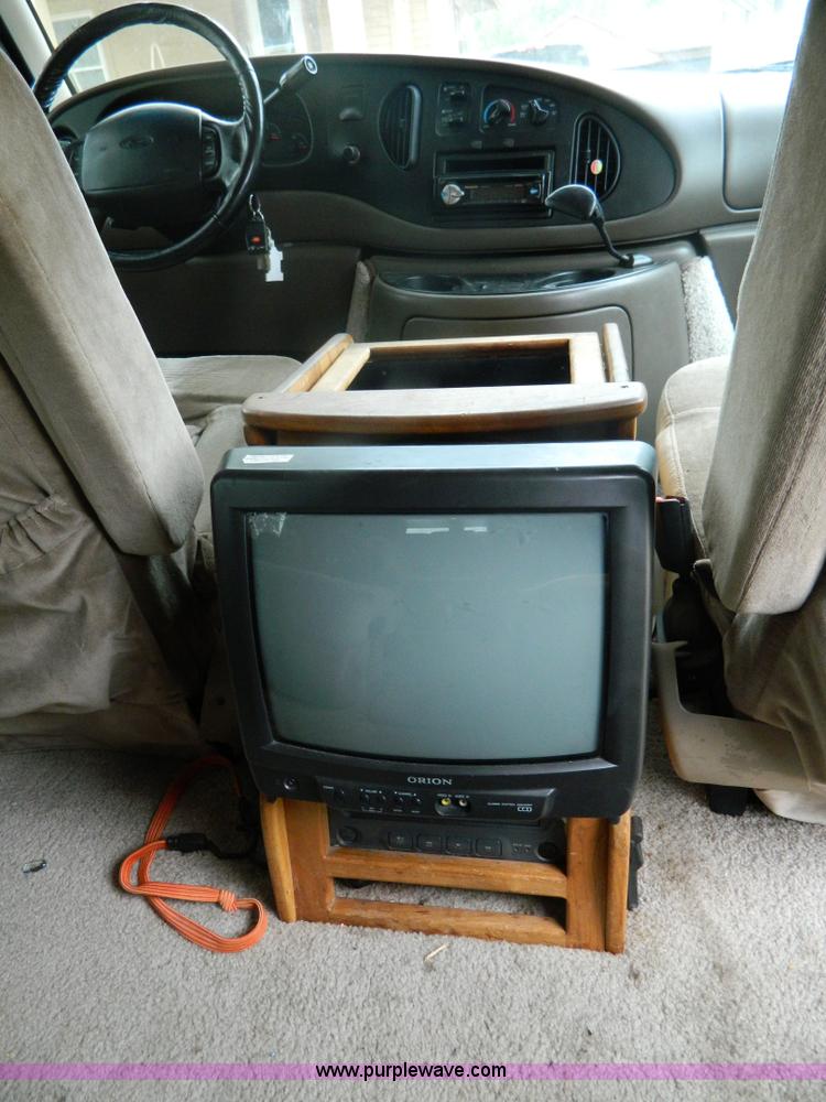 image for item B3921 1999 Ford Econoline E150 van