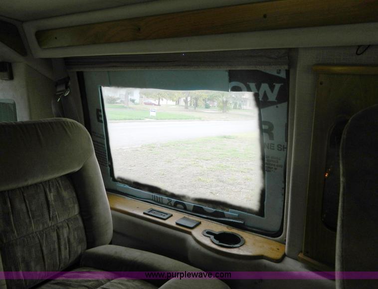 image for item B3921 1999 Ford Econoline E150 van