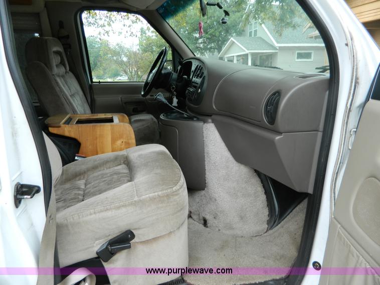 image for item B3921 1999 Ford Econoline E150 van