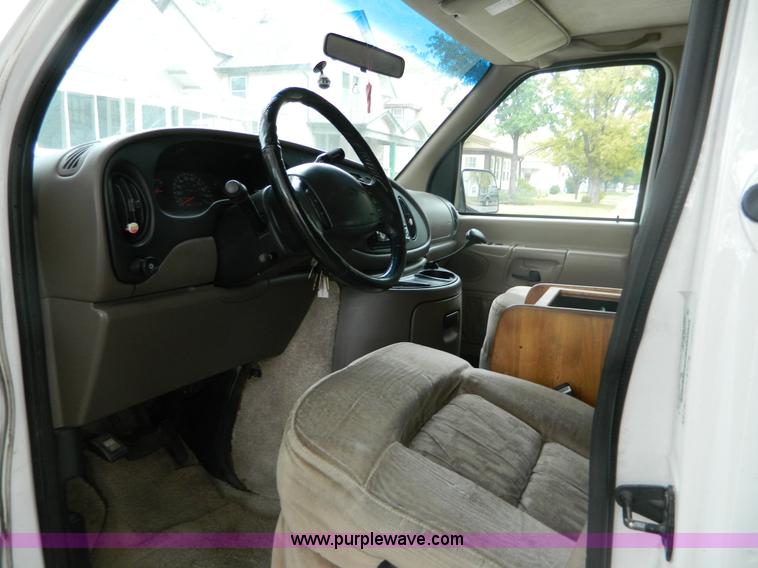 image for item B3921 1999 Ford Econoline E150 van