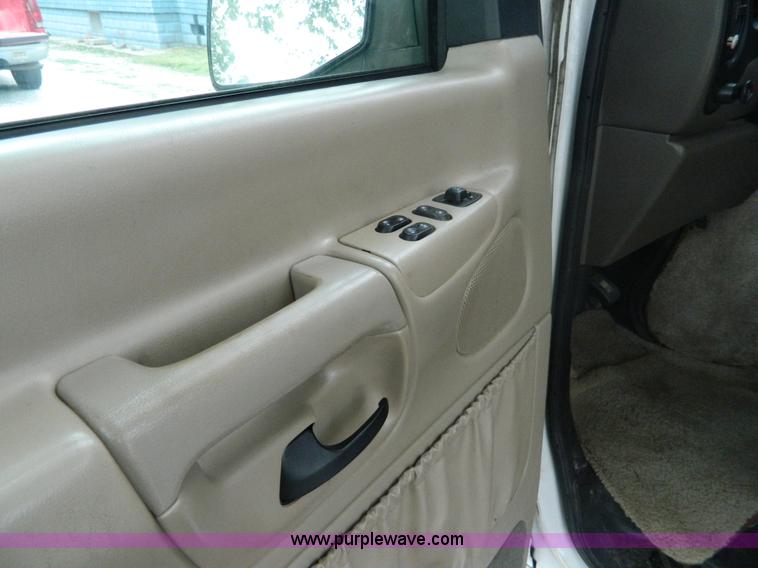 image for item B3921 1999 Ford Econoline E150 van