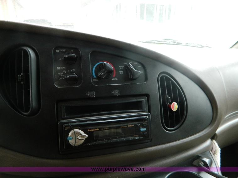 image for item B3921 1999 Ford Econoline E150 van