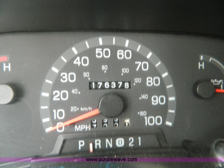 image for item B3921 1999 Ford Econoline E150 van