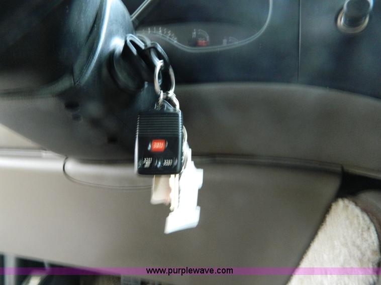 image for item B3921 1999 Ford Econoline E150 van
