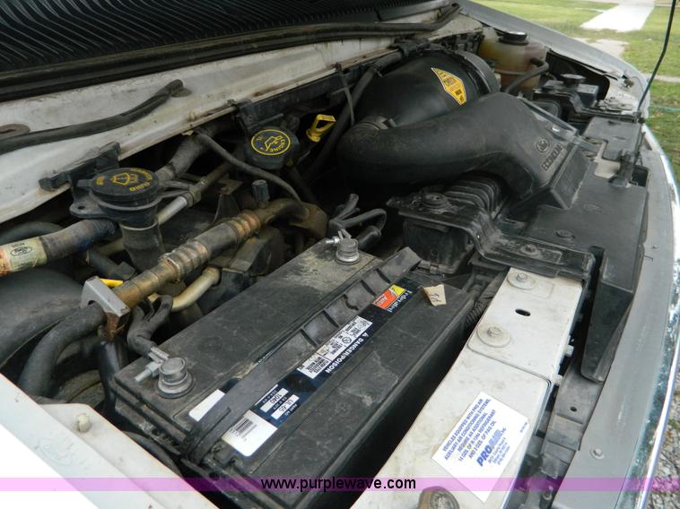 image for item B3921 1999 Ford Econoline E150 van
