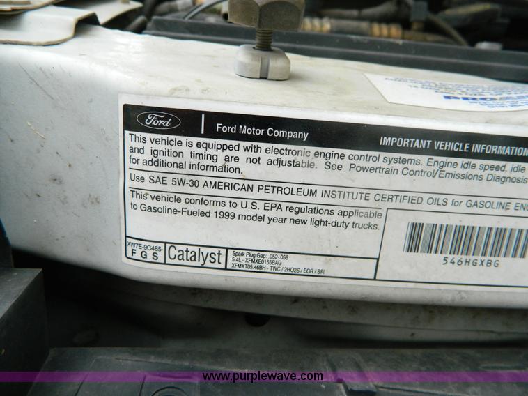 image for item B3921 1999 Ford Econoline E150 van