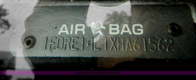 image for item B3921 1999 Ford Econoline E150 van