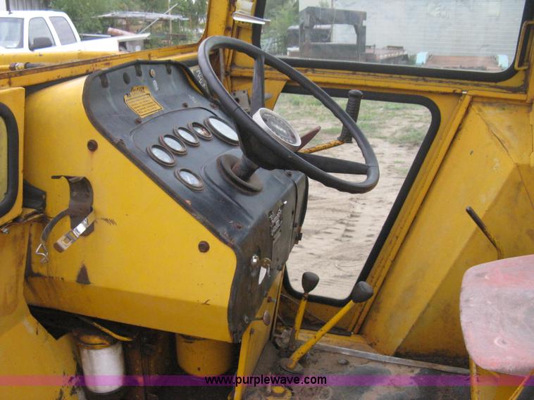 image for item B8173 Massey Fergusen 34A backhoe