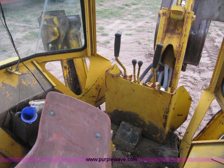 image for item B8173 Massey Fergusen 34A backhoe