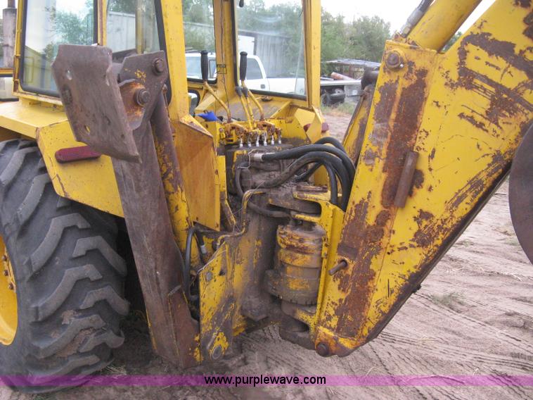 image for item B8173 Massey Fergusen 34A backhoe