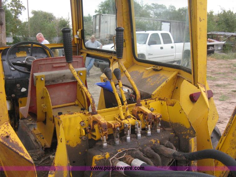 image for item B8173 Massey Fergusen 34A backhoe