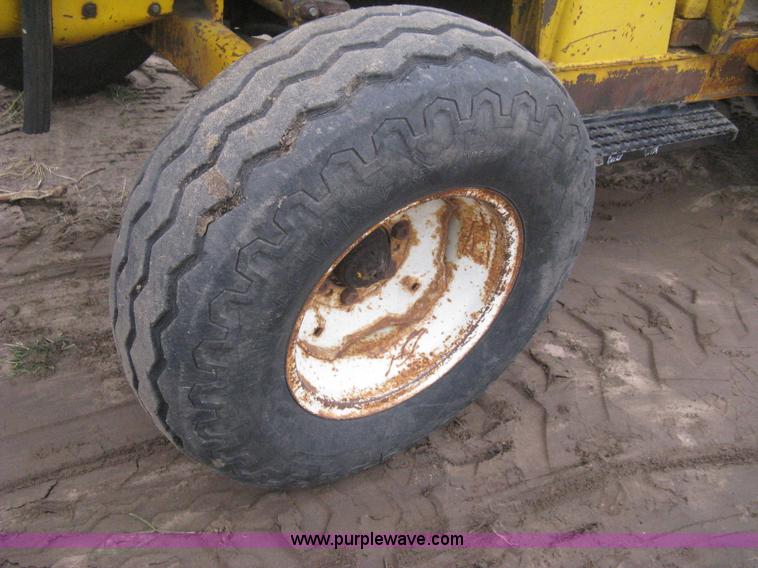 image for item B8173 Massey Fergusen 34A backhoe