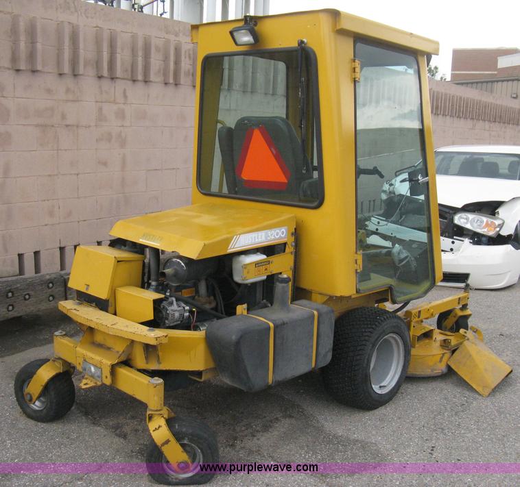 image for item B8202 1999 Hustler 3200 commercial ZTR lawn mower