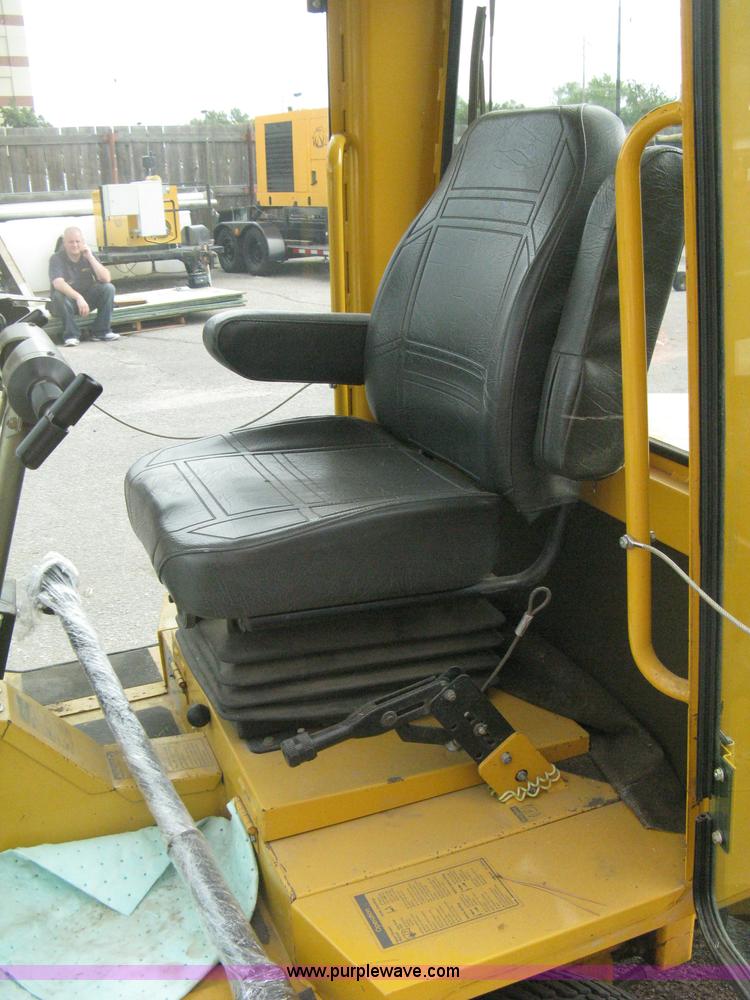 image for item B8202 1999 Hustler 3200 commercial ZTR lawn mower