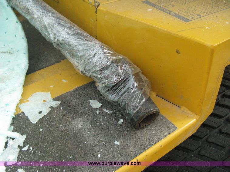 image for item B8202 1999 Hustler 3200 commercial ZTR lawn mower