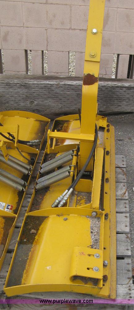 image for item B8202 1999 Hustler 3200 commercial ZTR lawn mower