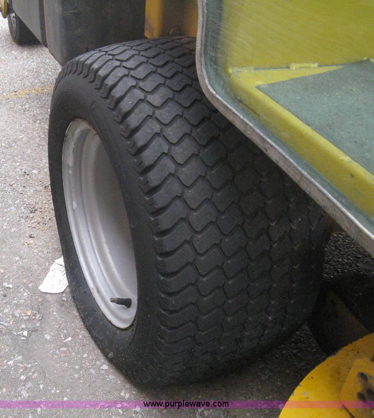 image for item B8207 1999 Hustler 3200 commercial ZTR lawn mower