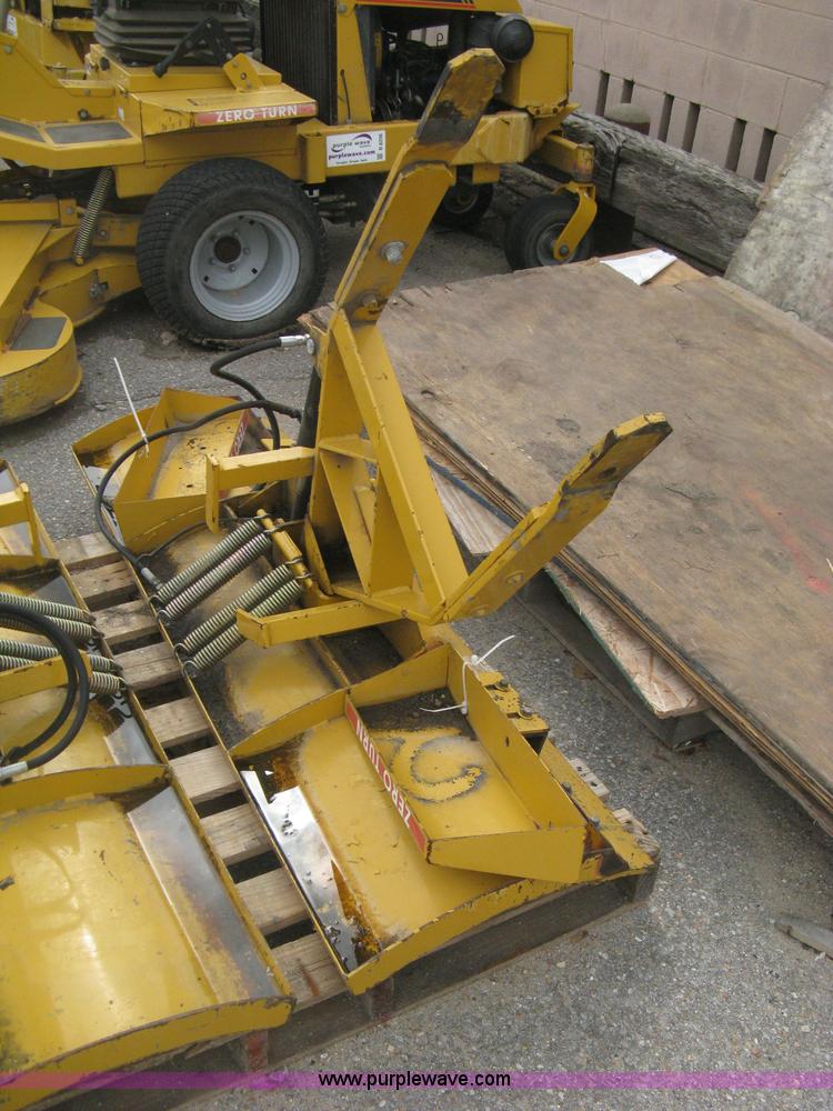 image for item B8207 1999 Hustler 3200 commercial ZTR lawn mower