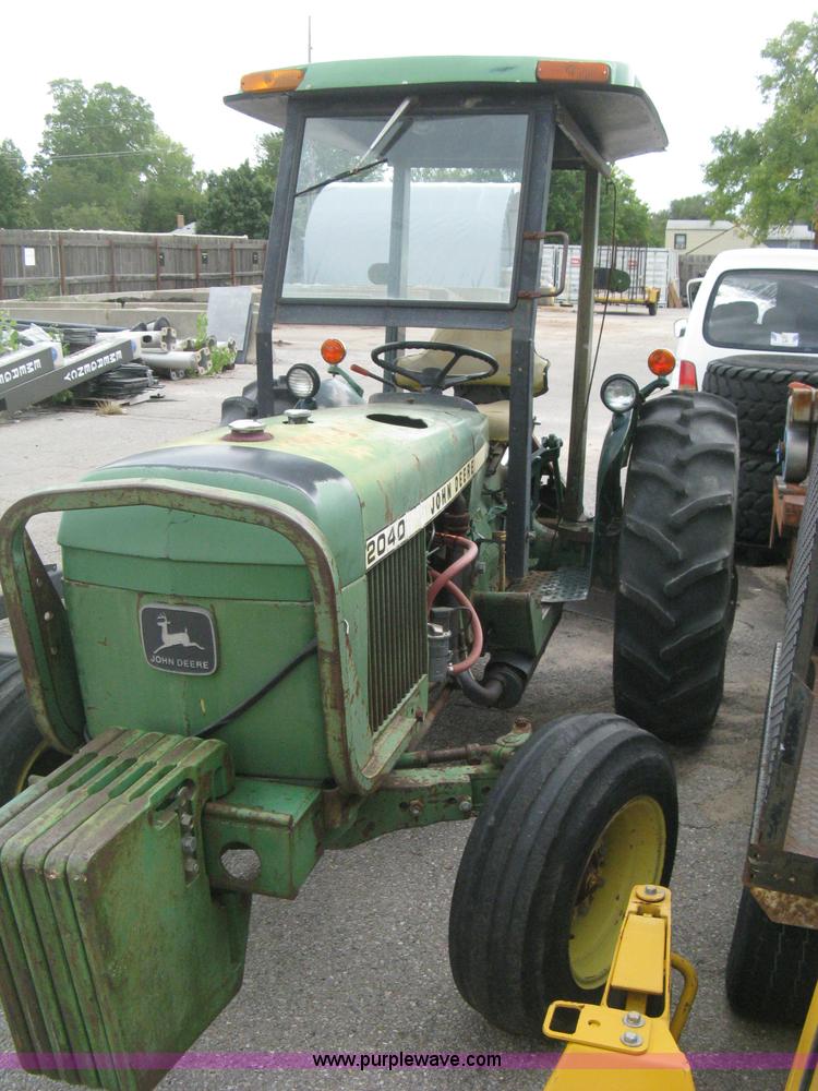 image for item B8209 1980 John Deere 2040 tractor