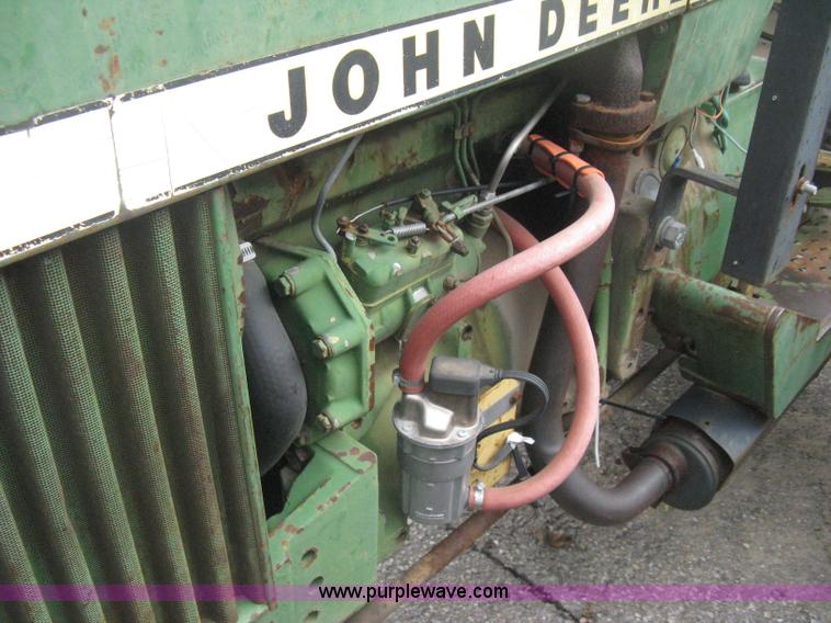 image for item B8209 1980 John Deere 2040 tractor