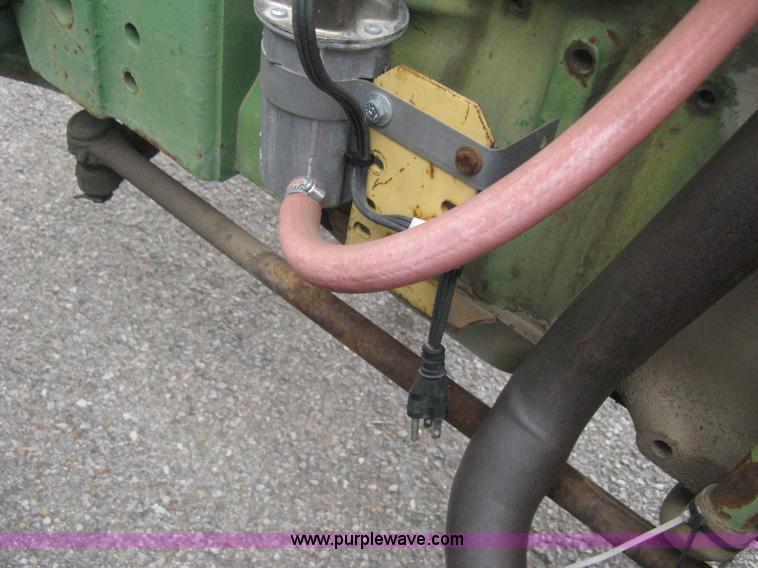 image for item B8209 1980 John Deere 2040 tractor