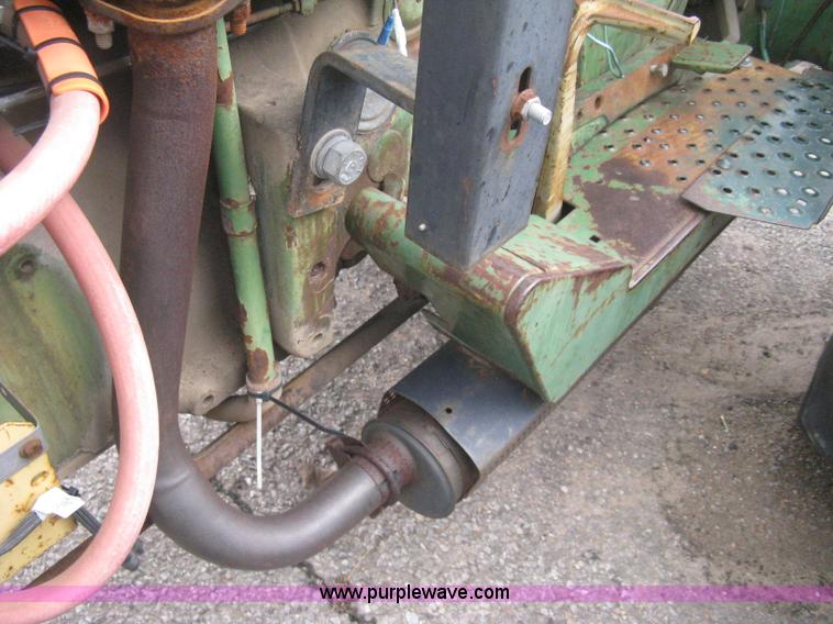 image for item B8209 1980 John Deere 2040 tractor