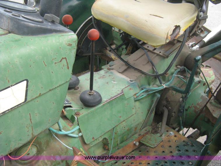 image for item B8209 1980 John Deere 2040 tractor