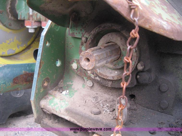 image for item B8209 1980 John Deere 2040 tractor