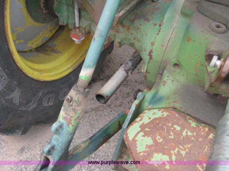 image for item B8209 1980 John Deere 2040 tractor