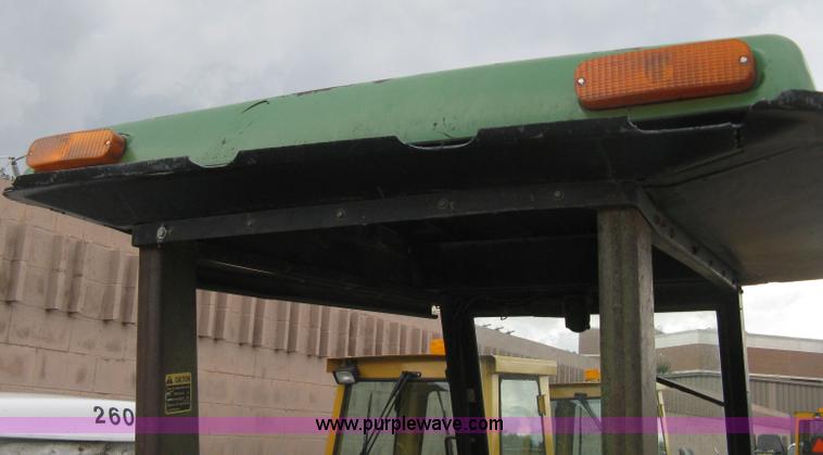 image for item B8209 1980 John Deere 2040 tractor