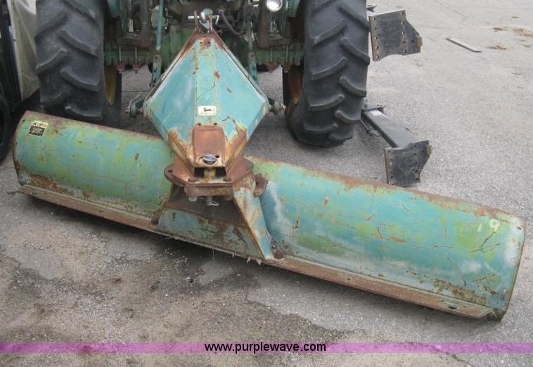 image for item B8209 1980 John Deere 2040 tractor