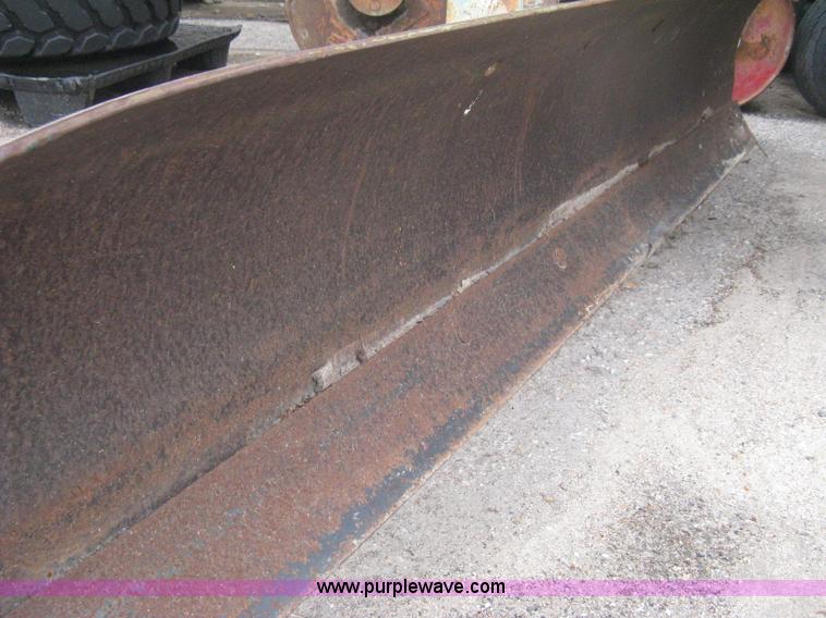 image for item B8209 1980 John Deere 2040 tractor