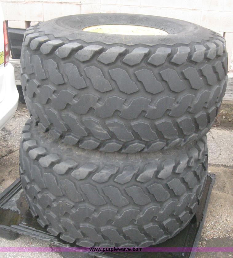 image for item B8209 1980 John Deere 2040 tractor