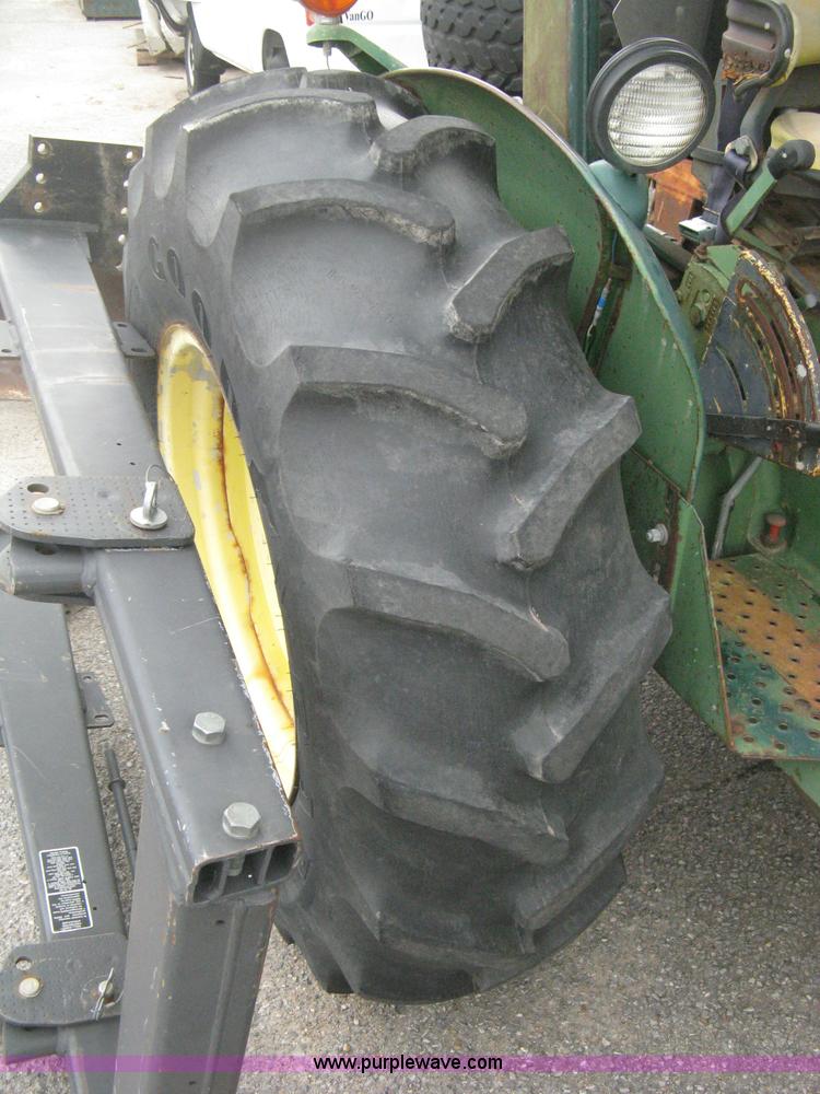 image for item B8209 1980 John Deere 2040 tractor