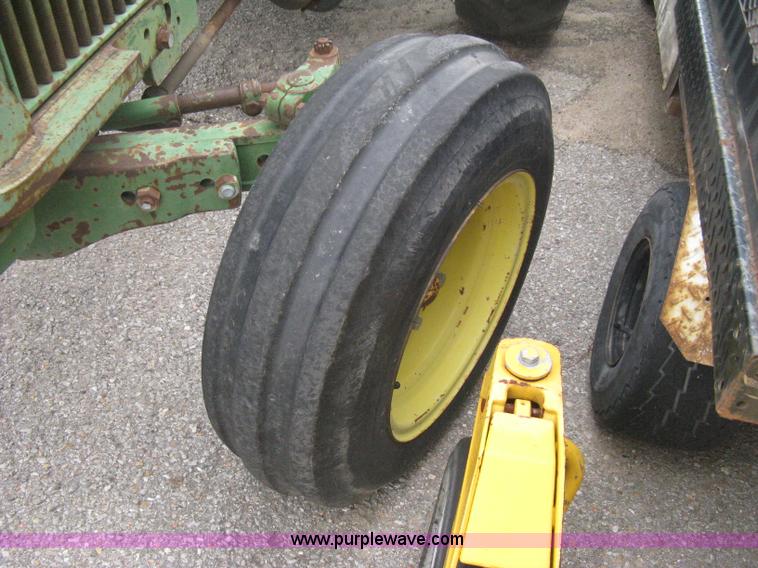 image for item B8209 1980 John Deere 2040 tractor