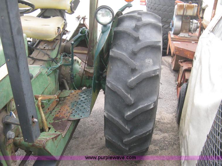 image for item B8209 1980 John Deere 2040 tractor
