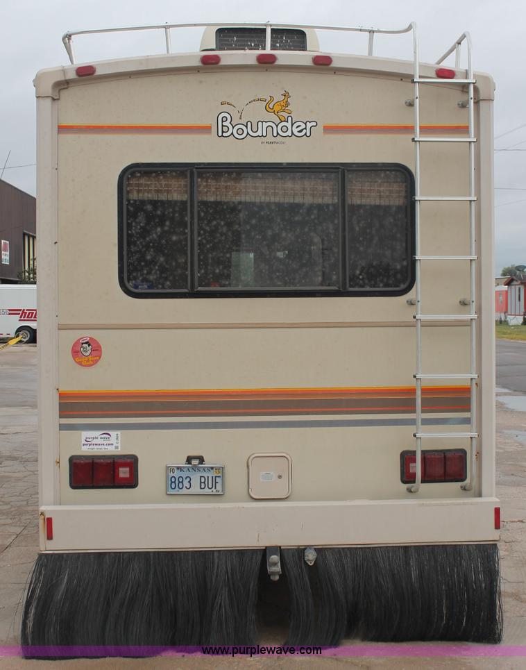 image for item C2824 1991 Fleetwood Bounder 31' RV camper