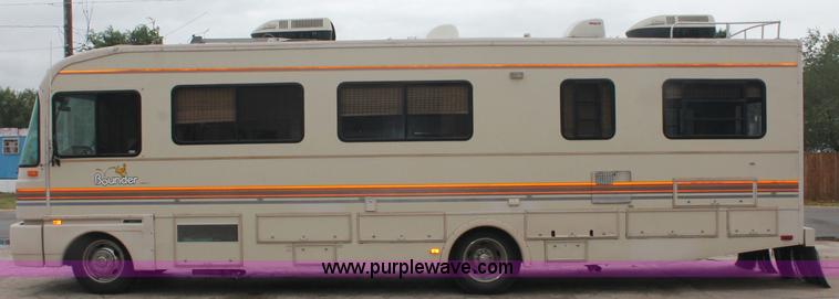 image for item C2824 1991 Fleetwood Bounder 31' RV camper