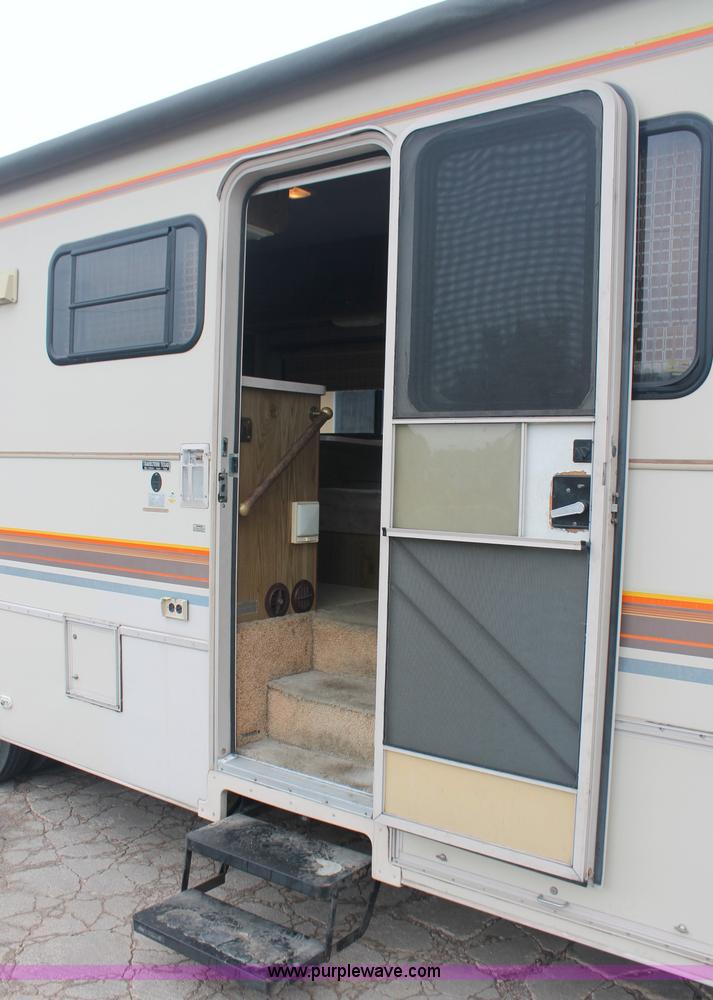 image for item C2824 1991 Fleetwood Bounder 31' RV camper