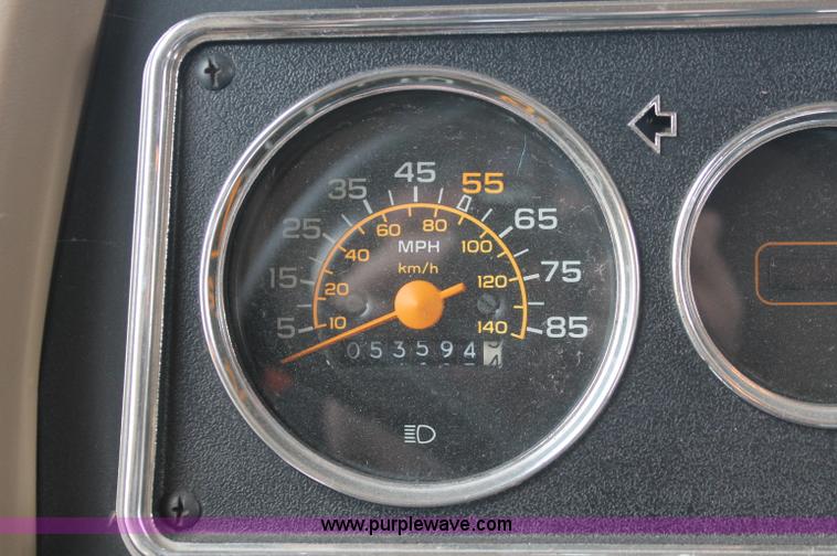 image for item C2824 1991 Fleetwood Bounder 31' RV camper