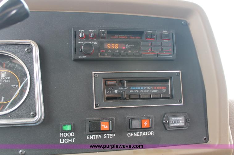 image for item C2824 1991 Fleetwood Bounder 31' RV camper