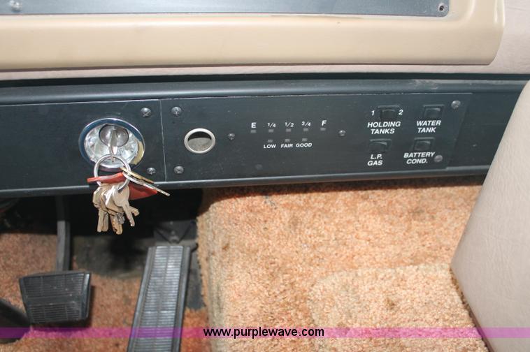 image for item C2824 1991 Fleetwood Bounder 31' RV camper